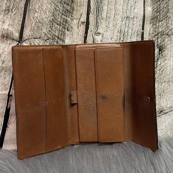 LOUIS VUITTON - International Long Wallet - Picture 7 of 13